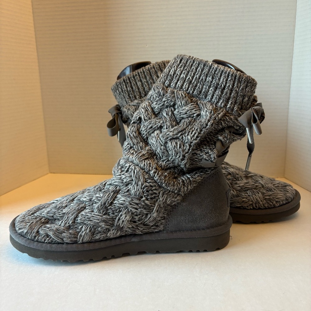Ugg Australia Gray Cable Knit Lace Boots, Women’s size 7 - Picture 8 of 11